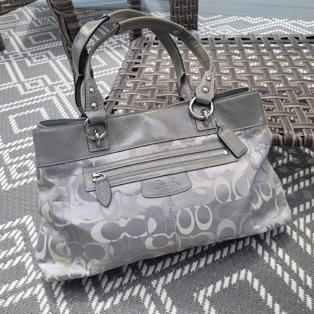 Coach Signature Shoulder Bag F15120